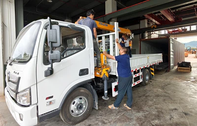 XCMG utovarivači na točkovima i Foton kamion kran uspješno utovareni za izvoz